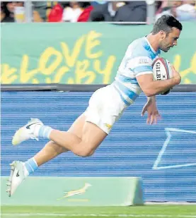  ?? AP ?? Vuelo al ingoal. Martín Landajo, a punto de marcar el primer try.