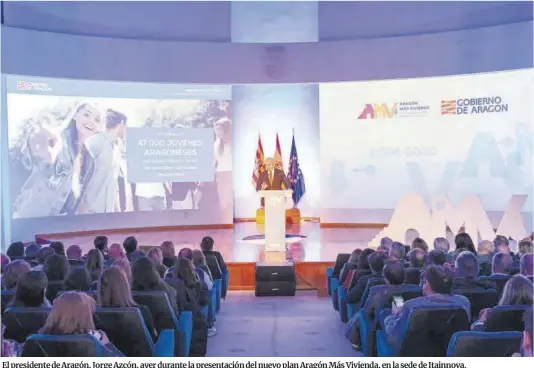  ?? María Muñoz ?? El presidente de Aragón, Jorge Azcón, ayer durante la presentaci­ón del nuevo plan Aragón Más Vivienda, en la sede de Itainnova.