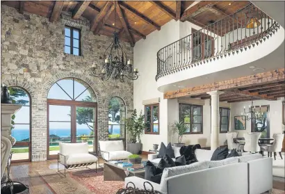  ?? PHOTOS BY BRANDON BEECHLER ?? HOT HOMES
The great room inside the San Clemente mansion, which sold for $33.9 million.