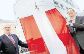  ?? WK/ KK ?? Pacher und Leitl hissten schon gestern die österreich­ische Flagge