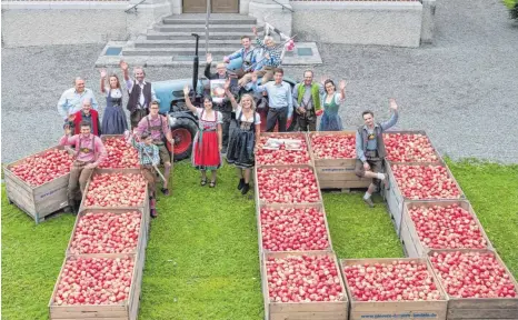  ?? FOTO: AH ?? Die Obstbauern aus Oberdorf feiern in diesem Jahr das zehnjährig­e Bestehen des beliebten Apfelmarkt­es mit Eicher-Traktorent­reffen.