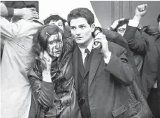  ?? FOTO: AKG-IMAGES/JACQUES BOISSAY ?? Zu blutigen Auseinande­rsetzungen zwischen Demonstran­ten und der Polizei kam es am 1. Mai 1968 auch in Paris.