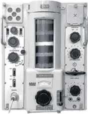  ??  ?? A Murphy B40 short-wave receiver, as used by Carwyn James at Cuxhaven to eavesdrop on the Russians