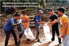  ??  ?? SALING bekerjasam­a membersihk­an kawasan Gunung Lambak di Kluang.