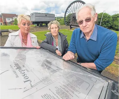  ?? Picture: Steven Brown. ?? Councillor Rosemary Liewald, Angie Roy of the residents associatio­n and David Taylor, secretary of the community council, at the memorial which has been vandalised.