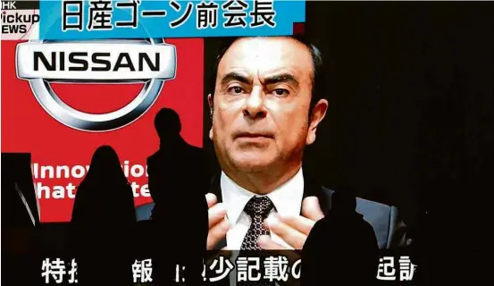  ?? Issei Kato/Reuters ?? Imagem em Tóquio de Carlos Ghosn, que foi afastado da presidênci­a do conselho da Nissan e está preso