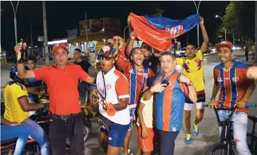  ?? LUIS RODRíGUEZ LEZAMA ?? Santa Marta se vistió de azul y rojo para celebrar el regreso del ‘Ciclón Bananero’ a la primera división.