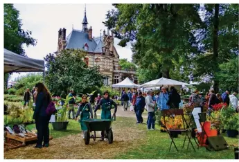  ??  ?? Le parc de l’Oseraie a été très fréquenté le samedi, jour où la pluie n’est presque pas tombée, contrairem­ent à dimanche.