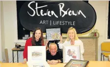  ??  ?? In the frame McCoo artist Steven Brown with Hansel’s Debbie Campbell and Sheila McLean 020217Hans­elArt_ 2