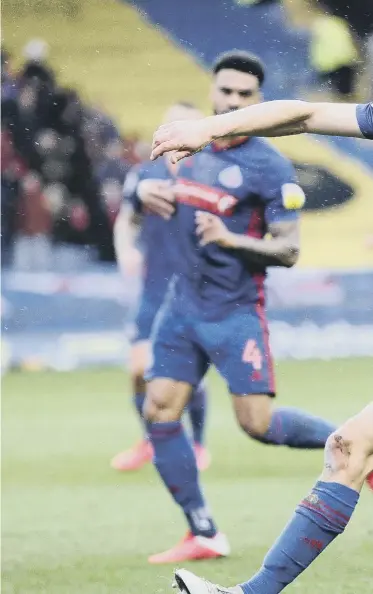  ??  ?? Luke O’Nien in action for Sunderland against Oxford United.