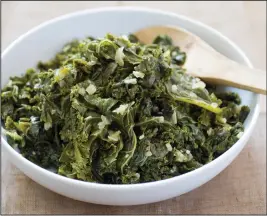  ?? Carl Tremblay/America’s Test Kitchen via AP ?? Garlicky Braised Kale, from “How to Braise Everything.”
