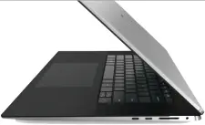  ??  ?? The right side of the XPS 17 9700 features two more Thunderbol­t 3 slots, a UHS-III card reader, and analog headset jack.