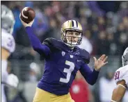  ?? MIKE SIEGEL/TRIBUNE NEWS SERVICE ?? Washington quarterbac­k Jake Browning (3) makes a throw against Washington State in Seattle on November 25, 2017.