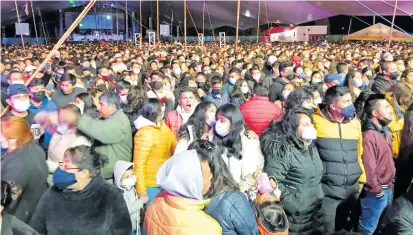  ?? /MOISÉS MORALES ?? Miles de tlaxcaltec­as han abarrotado los bailes populares en varios municipios; en la imagen el cierre de feria de Santa Isabel Xiloxoxtla, la madrugada del pasado lunes