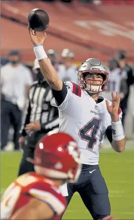  ?? CHARLIE RIEDEL / AP ?? New England Patriots quarterbac­k Jarrett Stidham throws against the Kansas City Chiefs during Monday night’s game in Kansas City.