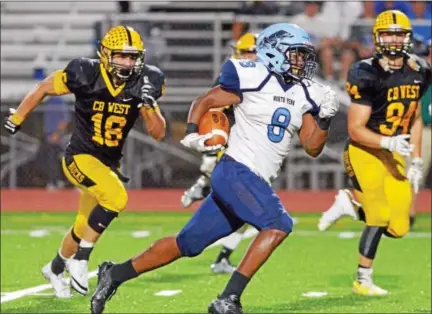  ?? BOB RAINES — DIGITAL FIRST MEDIA ?? North Penn’s Shamar Edwards takes a short pass for a long run against Central Bucks West.