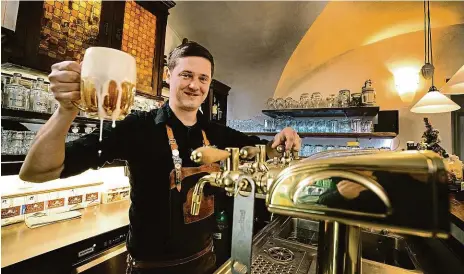  ??  ?? O tři procenta? Velké pivovary oznámily zdražení piva. Restaurace zatím neprozrazu­jí, jak na to zareagují. Ilustrační foto: Michal Růžička, MAFRA