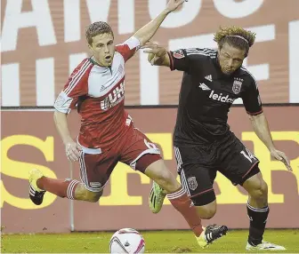  ?? AP FILE PhOtO ?? CENTRAL FOCUS: Revolution defensive midfielder Scott Caldwell (left) is happy with the way his team has played in its own end in the first three games this season.