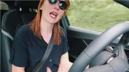  ?? FOTO YOUTUBE ?? Een beeld uit het vlog dat Linde Merckpoel in de auto opnam.