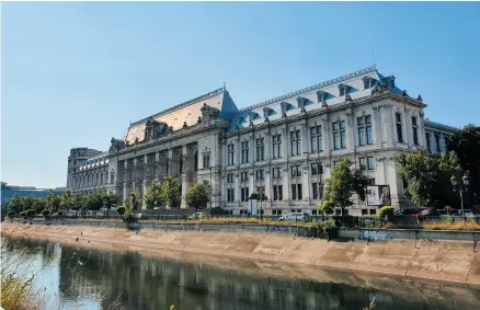  ?? – FOTO MIHAI DIAC ?? Palatul de Justiție, una dintre clădirile istorice ale Capitalei, oferă un spațiu insuficien­t pentru funcționar­ea Instanțelo­r și a Parchetelo­r