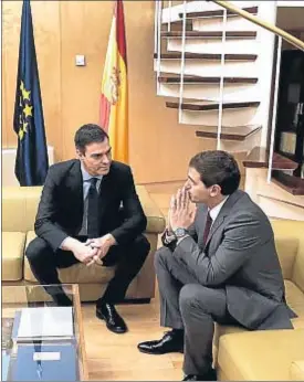  ?? JAVIER LIZÓN / EFE ?? Pedro Sánchez y Albert Rivera, en una reunión en el Congreso