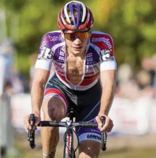  ?? FOTO PHOTO NEWS ?? David van der Poel. De Nederlande­r komt vandaag met veel goesting aan de start van de Superprest­igecross in Boom.