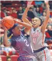  ?? JIM THOMPSON/JOURNAL ?? UNM’s Jayla Everett (4) defends Eastern New Mexico’s Jasmine Williams during an exhibition Wednesday.
