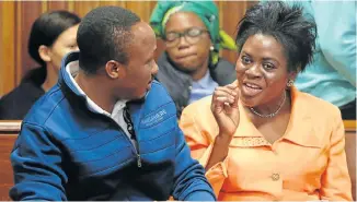  ?? Pictures: WERNER HILLS ?? CALL TO ORDER: Timothy Omotoso’s wife‚ Taiwo, who was reprimande­d by the judge, chats to an acquaintan­ce in the courtroom