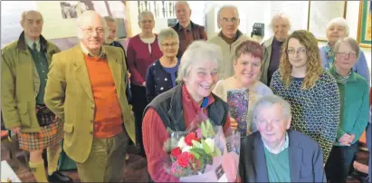  ?? Picture: Iain Ferguson ?? Donald Cameron of Lochiel made a presentati­on to Fiona at a ceremony in the museum’s Commando Room.