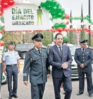  ??  ?? En el marco del Día del Ejército, se realizó un desayuno, que encabezó el gobernador Francisco Domínguez.