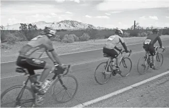  ??  ?? El Tour de Tucson’s main event routes feature vistas of Tucson’s beautiful mountain ranges.