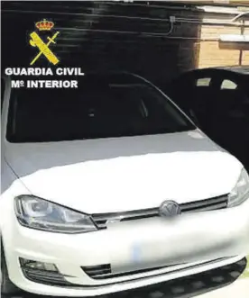  ?? CÓRDOBA ?? Uno de los coches intervenid­os en la operación.