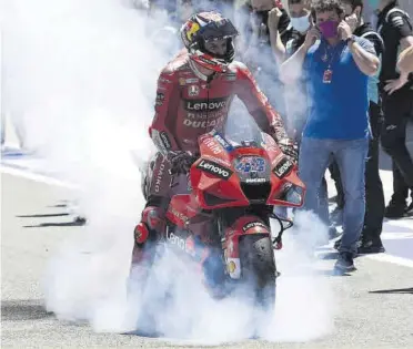  ?? // AFP ?? Miller celebró el triunfo que le puso en bandeja Fabio Quartararo, que acabó con problemas en la moto