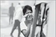  ?? RAJ K RAJ / HINDUSTAN TIMES VIA GETTY IMAGES ?? A girl covers her nose to protect herself from air pollution on Tuesday in New Delhi.