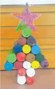  ??  ?? Five-year-old Isla Cave’s Upcycled Christmas tree.