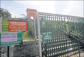  ?? WASEEM ANDRABI/HT ?? The Jammu and Kashmir administra­tion on Monday ordered closure of all parks and gardens in Srinagar to contain coronaviru­s.