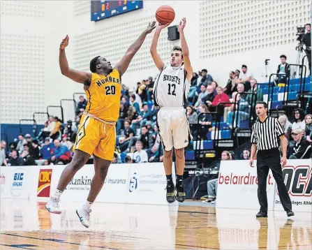  ?? RYAN MCCULLOUGH NIAGARA COLLEGE ?? Niagara’s Alex Elliott (12), shown in action against Humber in this file photo, scored a team-high 18 points in a road victory over McMaster in men's basketball.