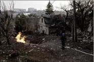  ?? ROMAN HRYTSYNA — THE ASSOCIATED PRESS ?? Emergency workers arrive at a residentia­l area hit during a Russian attack in Kyiv, Ukraine, Saturday, Dec. 31, 2022.