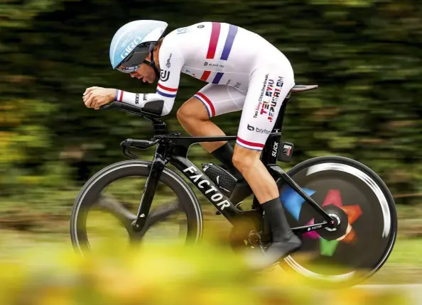  ??  ?? ABOVE Alex Dowsett followed the science and altered his time trial position: higher and narrower