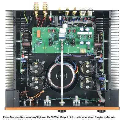  ??  ?? Einen Monster- Netztrafo benötigt man für 30 Watt Output nicht, dafür aber einen Ringkern, der sein Störfeld bei sich behält. Der motorisier­te Pegelstell­er sitzt dort, wo er hingehört: am Eingang.