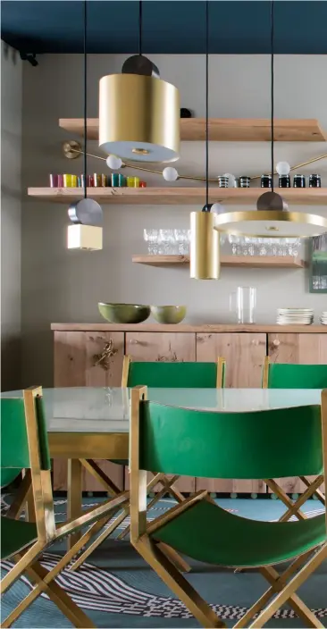  ??  ?? The dining room combines a Table and chairs found at The st ouen flea market with raw wood elements