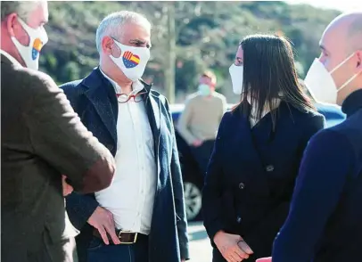 ?? EFE ?? La presidenta de Cs, Inés Arrimadas, junto al candidato Carlos Carrizosa ayer en Sabadell