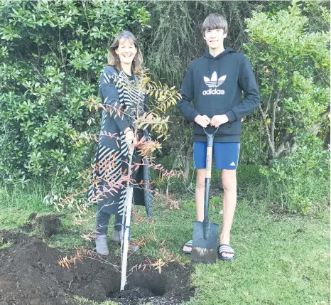  ??  ?? Former OPS pupil Tom Presland returns to plant his gift of a kauri with Vicki, after being inspired by the native trees on a school trip to Northland.
