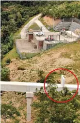  ??  ?? ‘Barrier walls’ were built on the Thembaleth­u pipe bridge number 5 over the Schaapkop River to prevent pedestrian­s crossing. In the background is the Thembaleth­u sewerage pump station number 6, which was a previous project.