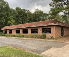  ?? Bluff Commercial/Byron Tate) (Pine ?? Interim Police Chief Lloyd Franklin Sr. has been asked by Mayor Shirley Washington to transfer the liquor license he has for the 410 Lounge (shown here) to someone else.