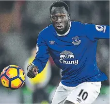  ??  ?? El delantero congoleño fue el que confirmó su transferen­cia del Everton al Manchester United.