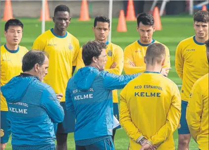  ?? FOTO: PERE PUNTÍ ?? Rubi da órdenes Los blanquiazu­les están preparados para conseguir un buen resultado ante el Athletic