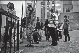  ?? [ALASTAIR GRANT/THE ASSOCIATED PRESS] ?? Residents are evacuated from the Taplow residentia­l tower in the borough of Camden, north London, on Friday after a local council decided to evacuate some 800 households in apartment buildings it owns because of safety concerns raised by the...