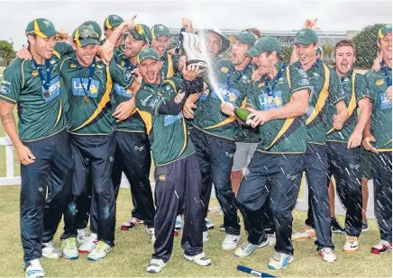  ?? Photo: PHOTOSPORT ?? Happy Stags: Kruger van Wyk (with trophy) and Jamie How (with bubbly) get the party started, after claiming the domestic 50-over crown.