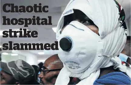  ?? /MDUDUZI NDZINGI ?? Striking workers at Charlotte Maxeke hid behind surgical masks.